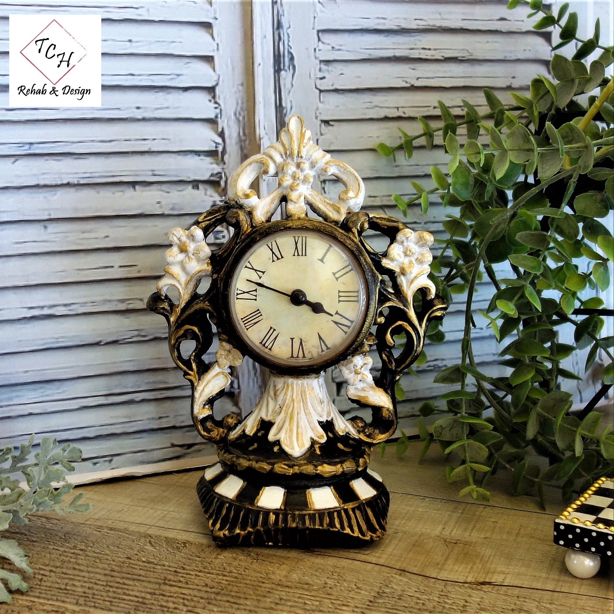 Black And White Decor Whimsical Checks Vintage Clock 5 