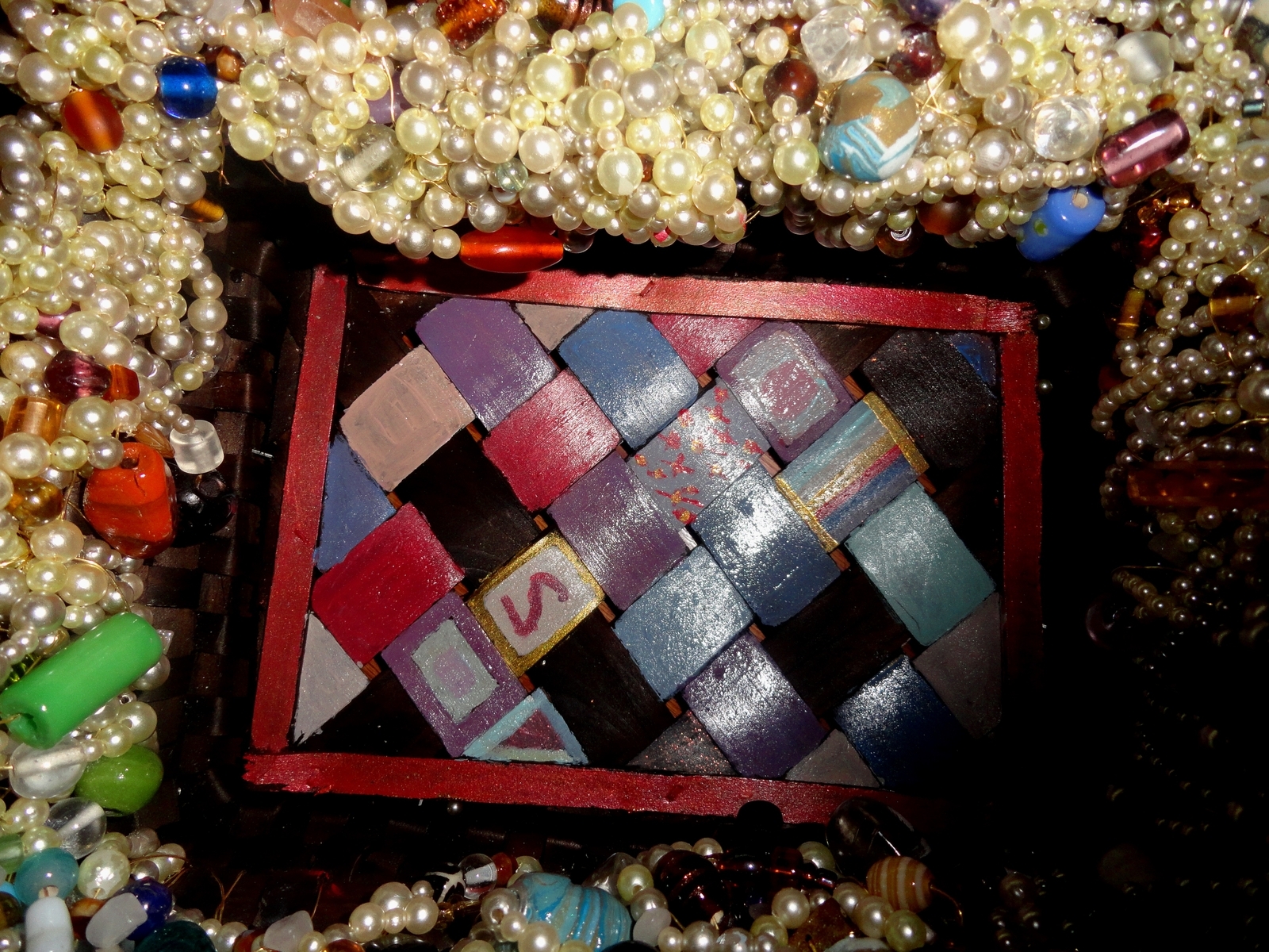 Beaded Wicker Tray Basket Handpainted Faux Pearls S 2 