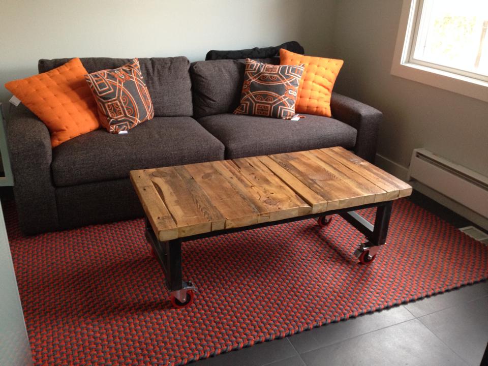 Chifabs Coffee Table W/Wheels