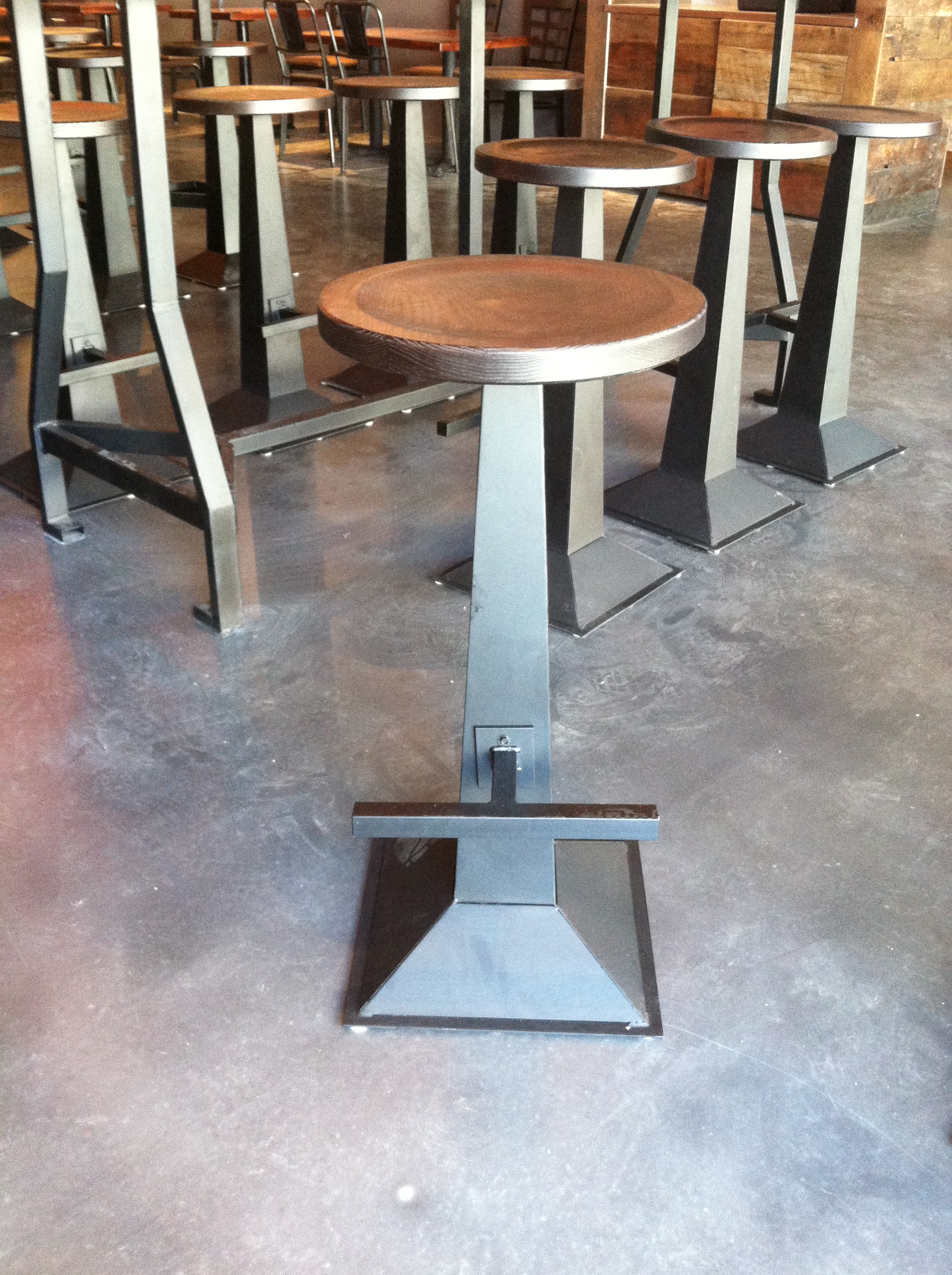 Bar Top Tables With Stools 4 