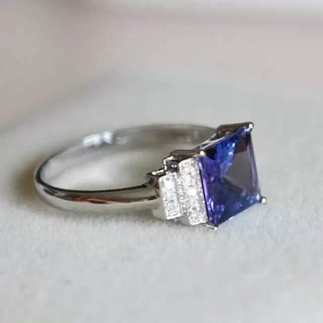 1.49 Carat Tanzanite Ring In 14k White Gold 2 