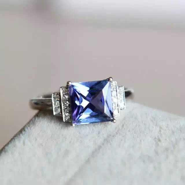 1.49 Carat Tanzanite Ring In 14k White Gold 4 