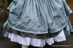 Alice In Wonderland Tim Burton Version 2010 Costume 4 small