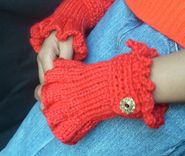 Retro-Victorian Ruffled Knit Cuffs In Red 2 small