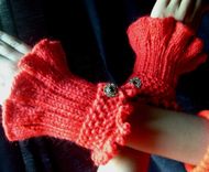 Retro-Victorian Ruffled Knit Cuffs In Red 3 small