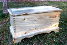 Shaker Reproduction Miniature Blanket Chest 3 small