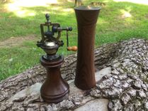 Walnut Antique Style Peppermill And Saltmill 1 small