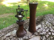 Walnut Antique Style Peppermill And Saltmill 2 small