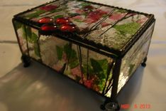 Deep Red And Green Fractured Glass With Marbled Feet - Stained Glass Jewelry Box 5 small