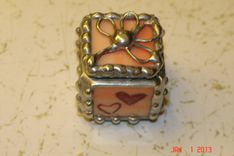 3/4 X 3/4 X 3/4 Tiny Ring Stained Glass Box In Creamy Orange And White With Etched Hearts 4 small
