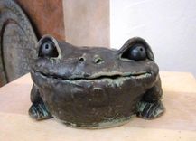 Sculpted Ceramic Toads 6 small