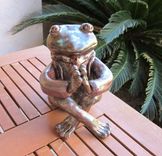 Sculpted Ceramic Animals - Frogs 4 small