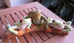 Sculpted Ceramic Red-Eyed Tree Frogs 5 small