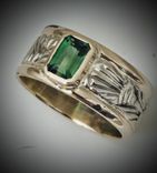 14kt Tsavorite ring  1 small