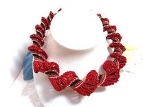 Graduated Beadwoven Necklace Scarlet And Black Spiral 1 small