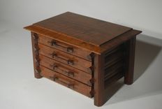 Jewelry Box In Claro Walnut And Curly Maple Pagoda Style 5 small