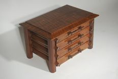 Jewelry Box In Claro Walnut And Curly Maple Pagoda Style 6 small