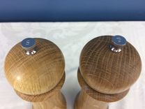 White Oak Salt And Papper Grinder Set 2 small