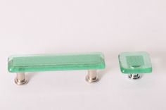 Square Transparent Glass Cabinet Pull With Emerald Inclusion 2 small