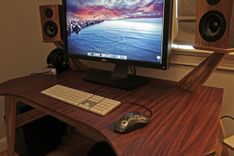 Bug Eye Gaming Or Audiophile Desk 4 small