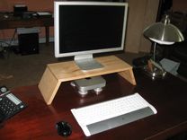 Monitor Table 1 small