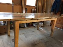 Beetle Kill Pine Dinin Room Table With Two Extension Leaves. 1 small