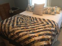 Agnes Quilt- Queen Sized 1 small