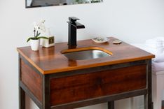 Ellie Vanity 1 small