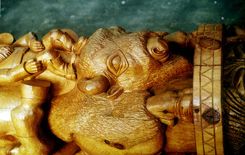 Knott's Berry Farm Commemorative Totem Pole 3 small