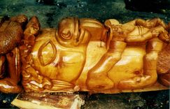 Knott's Berry Farm Commemorative Totem Pole 4 small