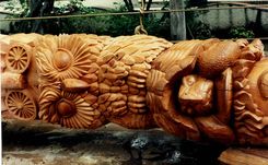 Knott's Berry Farm Commemorative Totem Pole 5 small