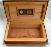 Peroba & Walnut "Saddle Top" Humidor 1 small
