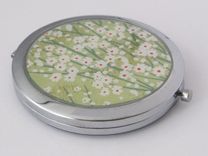 Double-Sided Compact Mirror With Green Blossoms Design 3 small