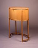 Chestnut & Spruce Oval Jewelry Cabinet 1 small