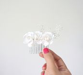 Victorian-Inspired Flower Girl Hair Comb With White Roses 2 small