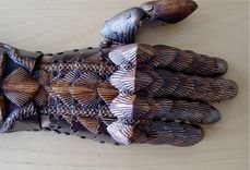 Chronicles Of Riddick Gauntlets 3 small