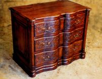 3-Drawer Alder Serpentine Chest Of Drawers 4 small