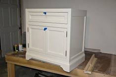 Traditional Style Bathroom Vanity 4 small