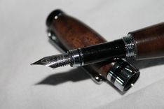 Walnut Burl Classic Fountain Pen 1 small
