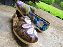 Hand Painted Toms "Fresh From The Garden: Lucky Number 7" Classic Canvas Slip-On Customs 1 small
