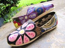 Hand Painted Toms "Fresh From The Garden: Lucky Number 7" Classic Canvas Slip-On Customs 2 small